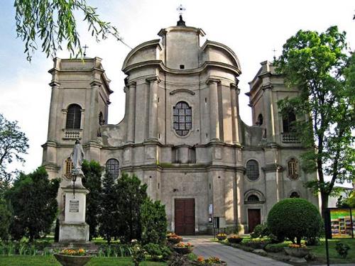 Kościół rektorski (O. Pijarzy), p. w. Matki Bożej Łaskawej i św. Wojciecha